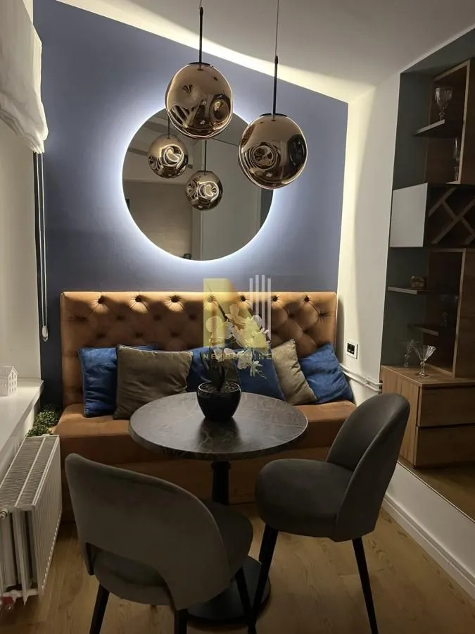 Izdavanje, dvosoban stan, 49m², Centar, Novi Sad