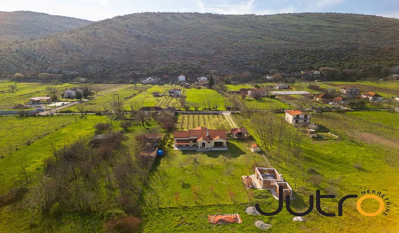 Izdavanje, kuća, 130m², Podgorica, Crna Gora