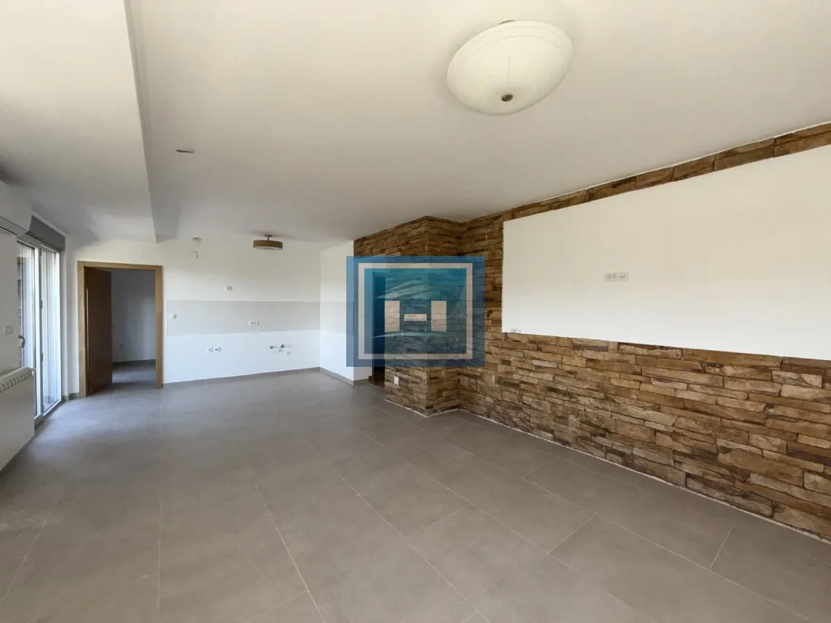 Prodaja, dvosoban stan, 95m², Vašarište, Jagodina