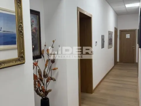 Izdavanje, poslovni prostor, 60m², Savski Venac, Beograd - image 2