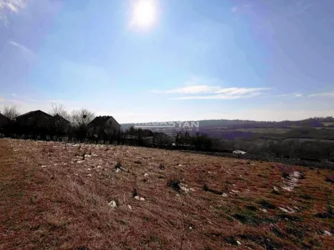 Zemljište in Arnajevo