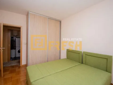 Izdavanje, trosoban stan, 100m², Blok 6, Podgorica - image 9