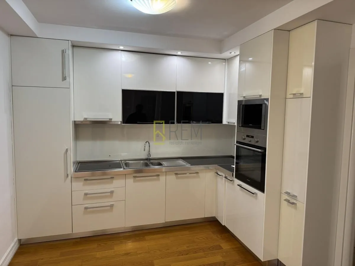 Rent, three bedroom apartment, 161m², Gorica C, Podgorica
