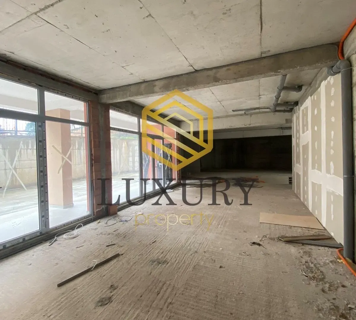 Izdavanje, poslovni prostor, 190m², Ljubović, Podgorica