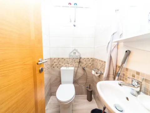 Prodaja, trosoban stan, 82m², Blok 5, Podgorica - image 12