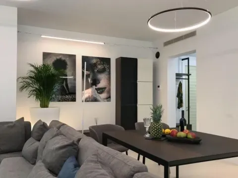 Prodaja, jednosoban stan, 146m², Centar, Tivat - image 5