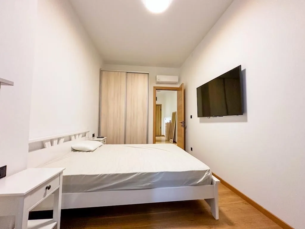Izdavanje, dvosoban stan, 83m², Kod Capital Plaze, Podgorica
