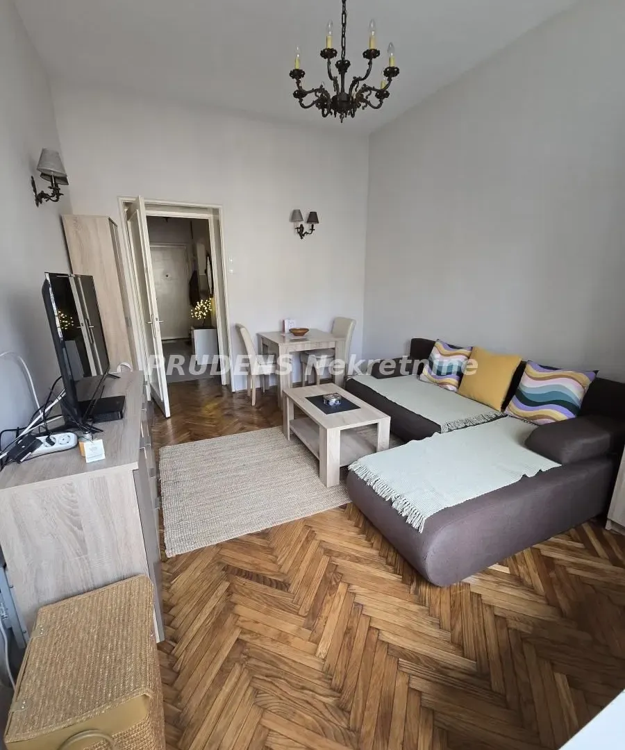 Izdavanje, jednosoban stan, 25m², Cvetni Trg, Vračar Sve Podlokacije