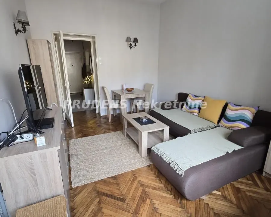 Izdavanje, jednosoban stan, 25m², Cvetni Trg, Vračar Sve Podlokacije