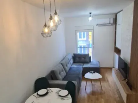 Izdavanje, jednosoban stan, 40m2, Centar, Podgorica Izdavanje, jednosoban stan, 40m2, Centar, Podgorica