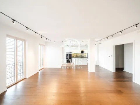 Rent, four bedroom apartment, 150m², Stari Grad, Beograd - image 2