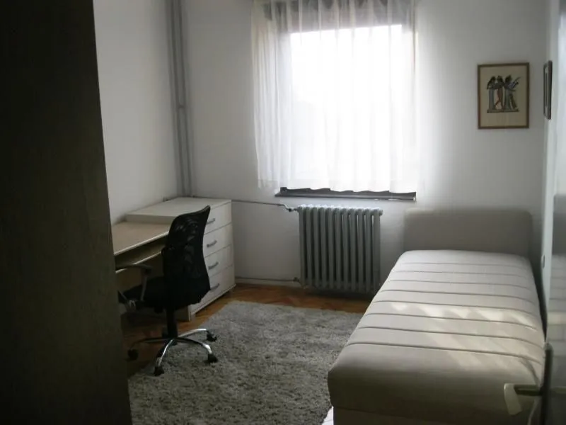 Izdavanje, četvorosoban stan, 96m², Centar, Niš