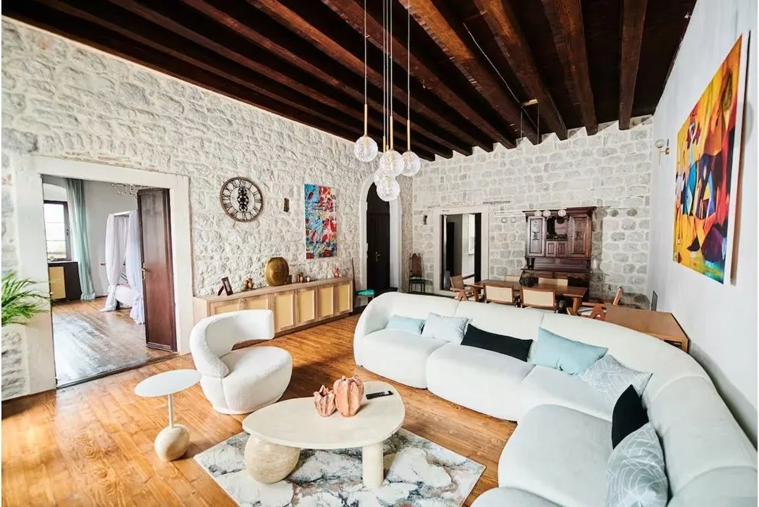 Prodaja, dvosoban stan, 129m², Dobrota, Kotor
