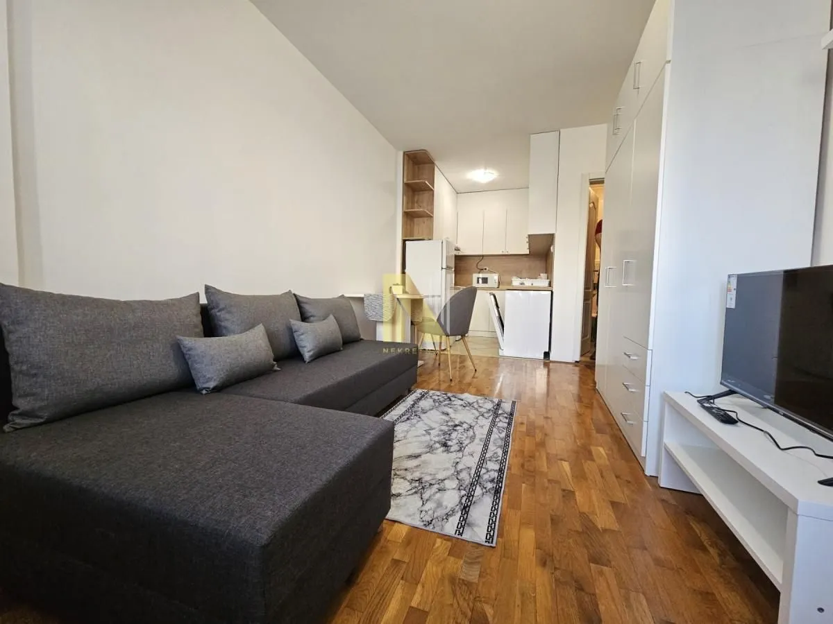 Izdavanje, garsonjera, 25m², Bulevar Evrope, Novi Sad Sve Podlokacije