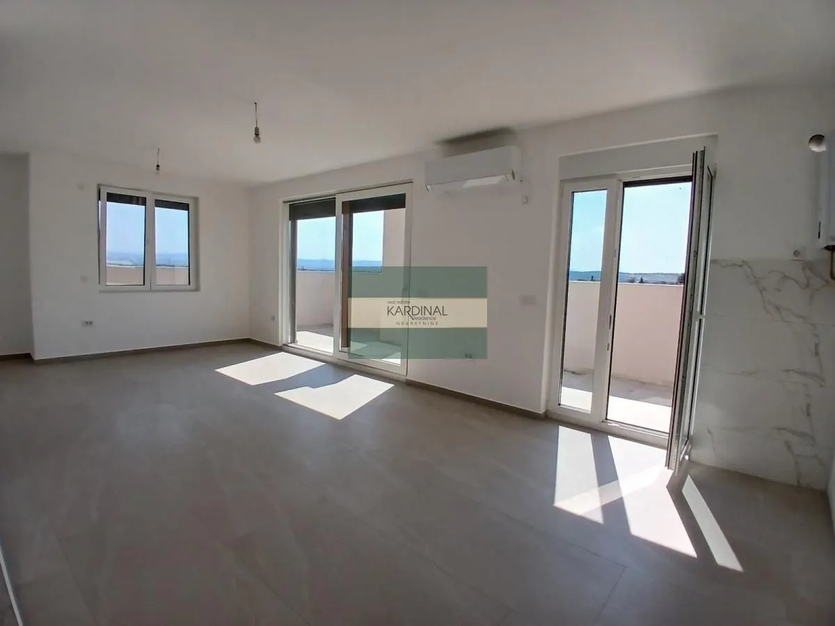 Prodaja, trosoban stan, 76m², Sarina Medja, Jagodina