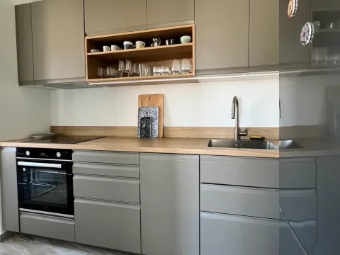 Izdavanje, trosoban stan, 86m², Centar, Tivat - image 3