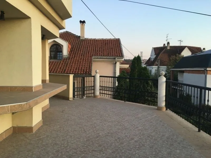 Prodaja, kuća, 535m², Banjica, Voždovac Sve Podlokacije