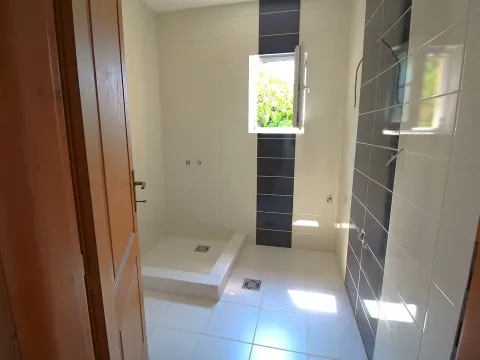 Prodaja, kuća, 188m², Centar, Bar - image 8