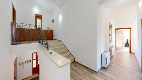 Izdavanje, kuća, 212m², Kavač, Kotor - image 4