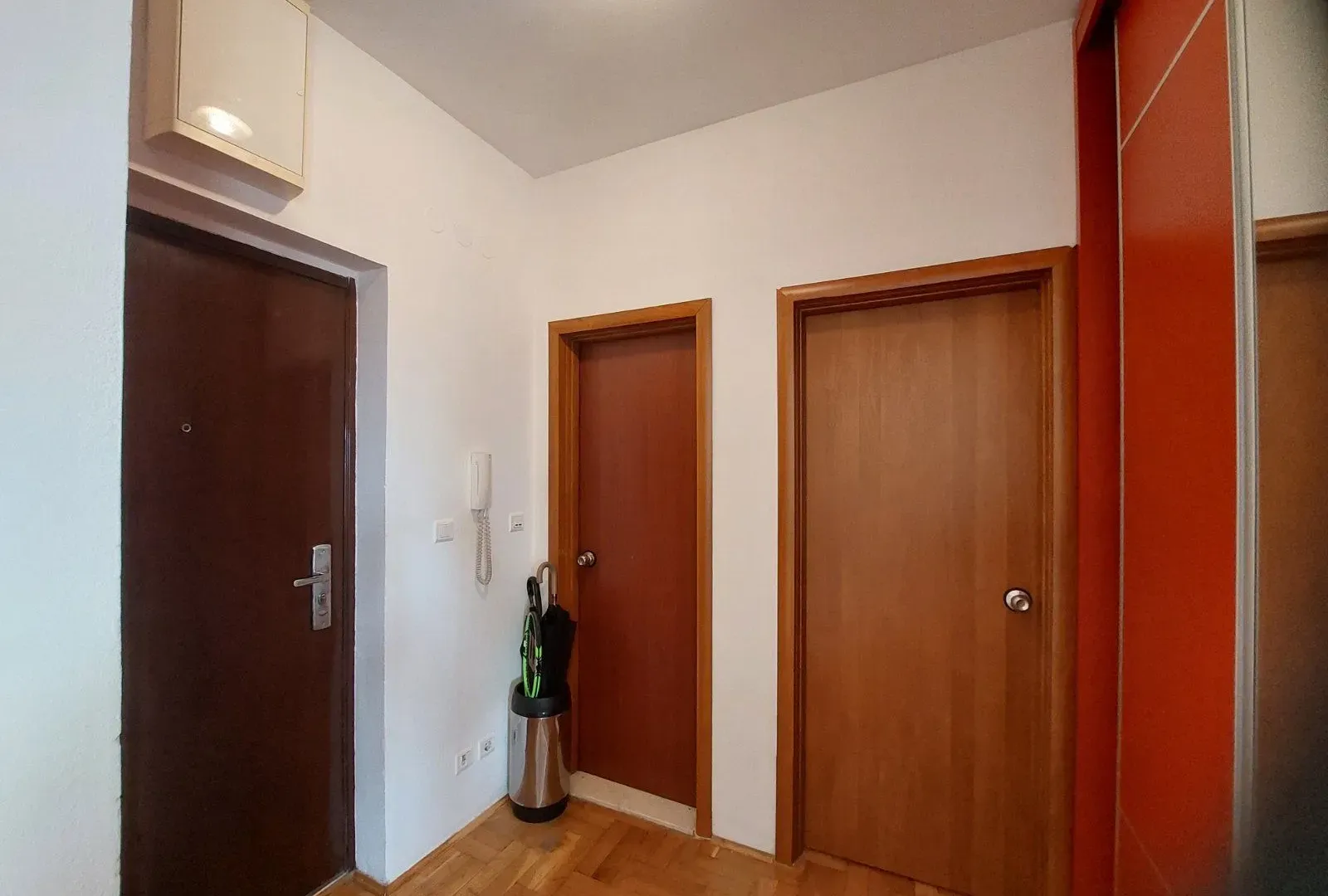 Izdavanje, dvosoban stan, 62m², Blok 9, Podgorica