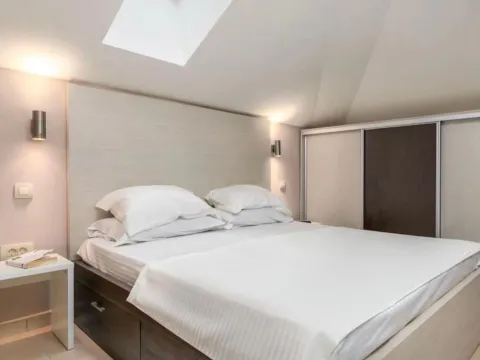 Izdavanje, jednosoban stan, 30m², Dobrota, Kotor - image 6