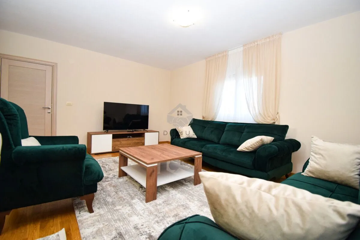 Izdavanje, dvosoban stan, 75m², Zlatica, Podgorica
