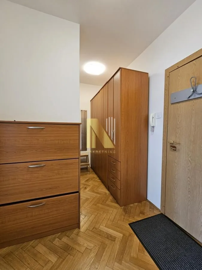 Izdavanje, garsonjera, 33m², Centar, Novi Sad