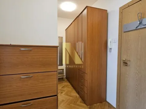 Izdavanje, garsonjera, 33m², Centar, Novi Sad - image 9