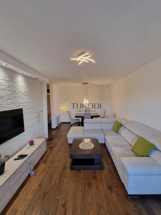 Prodaja, trosoban stan, 86m², Adamovićevo Naselje, Novi Sad Sve Podlokacije