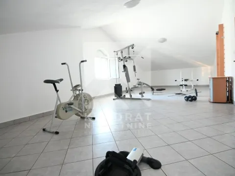 Rent, house, 400m², Zlatica, Podgorica - image 20