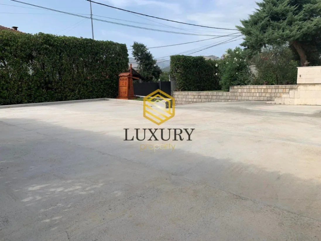 Rent, house, 250m², Zagorič, Podgorica