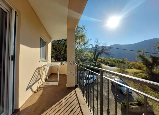 Rent, two bedroom apartment, 70m², Dobrota, Kotor