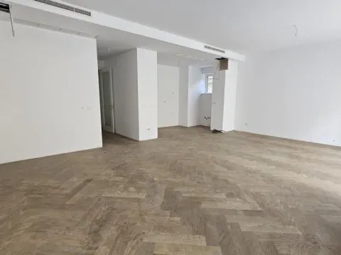 Prodaja, četvorosoban stan, 148m², Čubura, Beograd - image 9