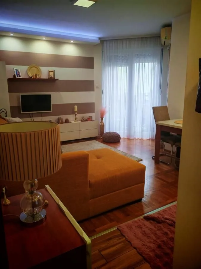 Prodaja, garsonjera, 26m², Adamovićevo Naselje, Novi Sad Sve Podlokacije