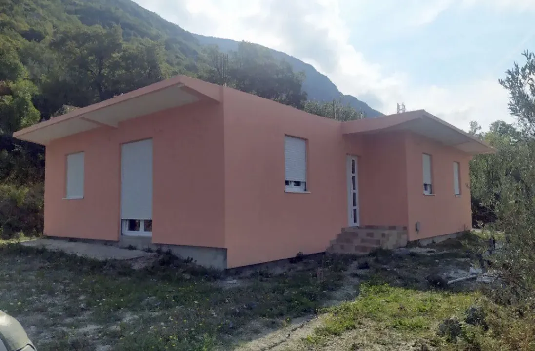Sale, house, 77m², Bratešići, Kotor