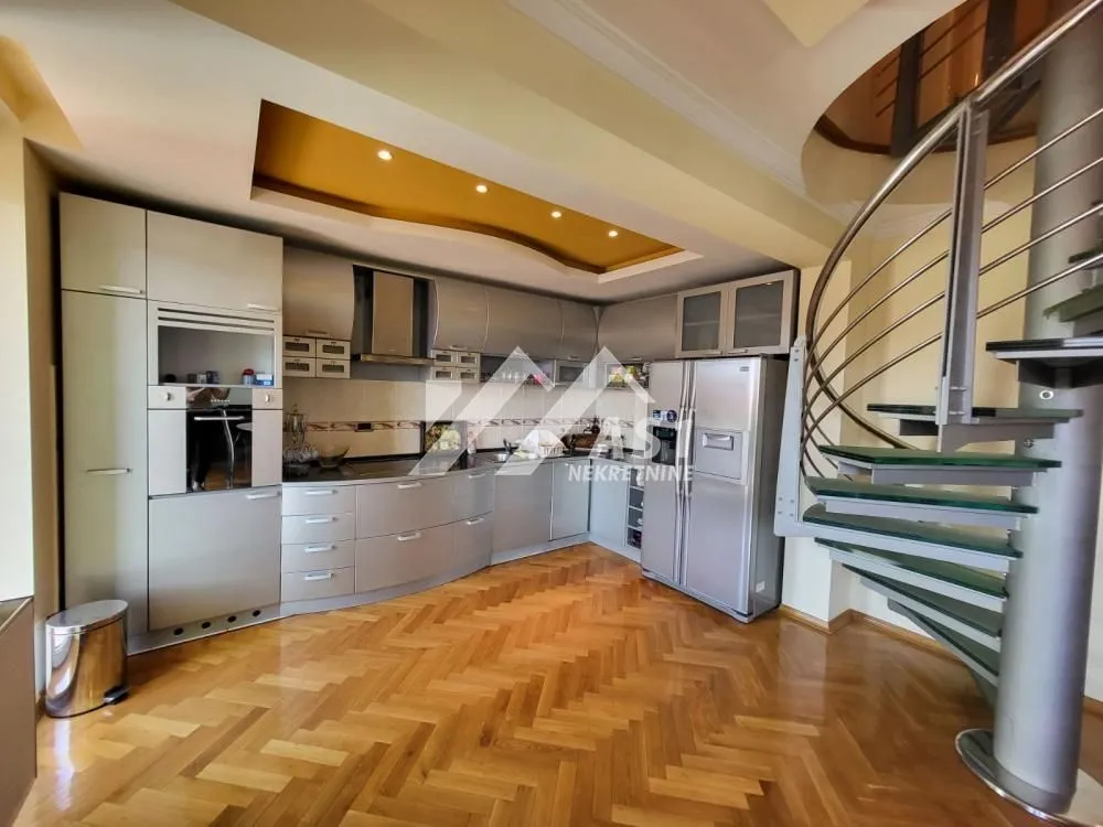 Izdavanje, četvorosoban stan, 180m², Novi Sad Sve Podlokacije, Novi Sad