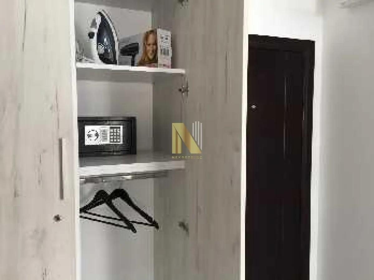 Izdavanje, dvosoban stan, 45m², Centar, Novi Sad