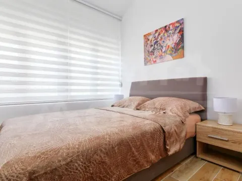 Izdavanje, dvosoban stan, 52m², Tivat, Crna Gora - image 11