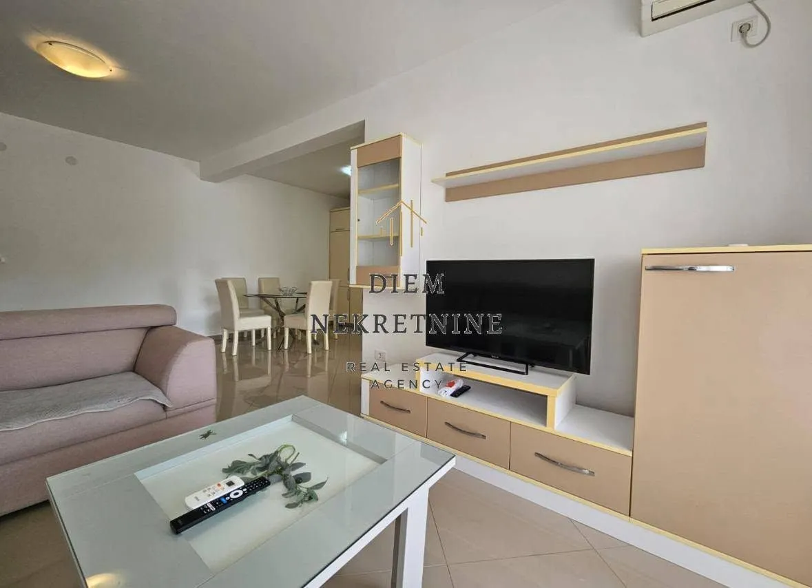 Rent, one bedroom apartment, 67m², Centar, Bar