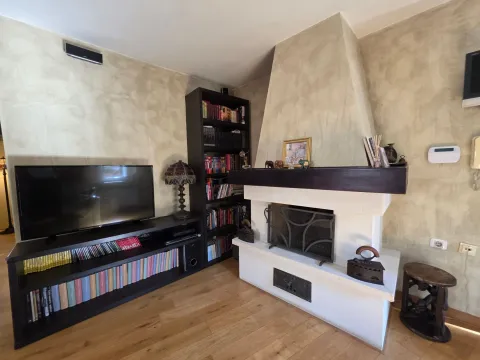 Rent, three bedroom apartment, 120m², Stari Grad, Budva - image 16