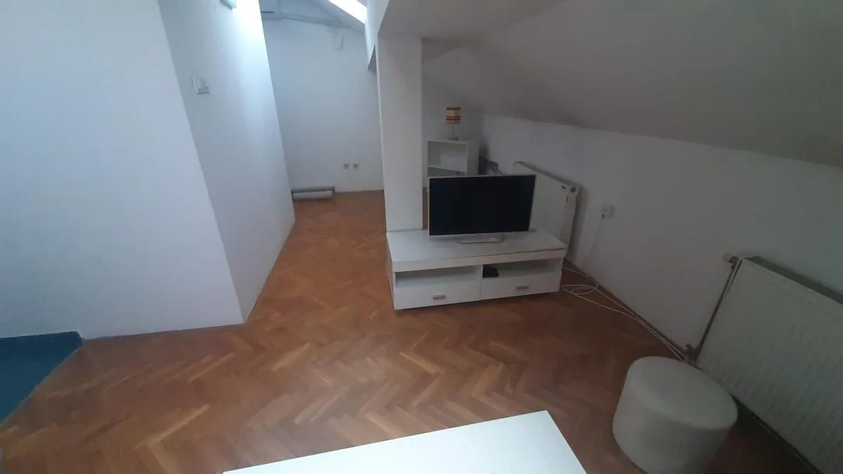 Izdavanje, jednosoban stan, 45m², Centar, Novi Sad