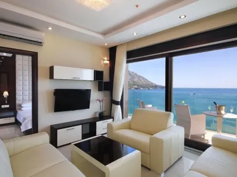 Sale, two bedroom apartment, 80m², Bečići, Budva - image 1