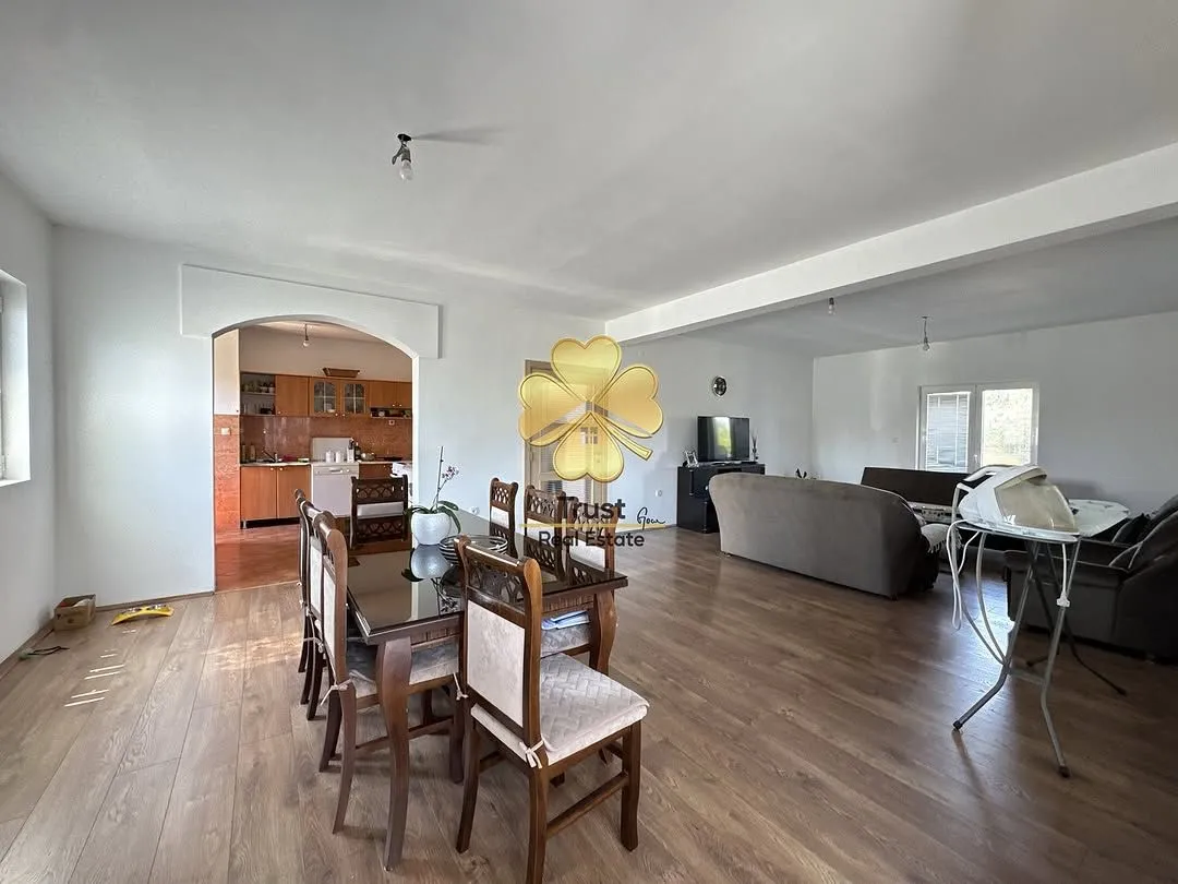 Sale, house, 310m², Gornja Gorica, Podgorica