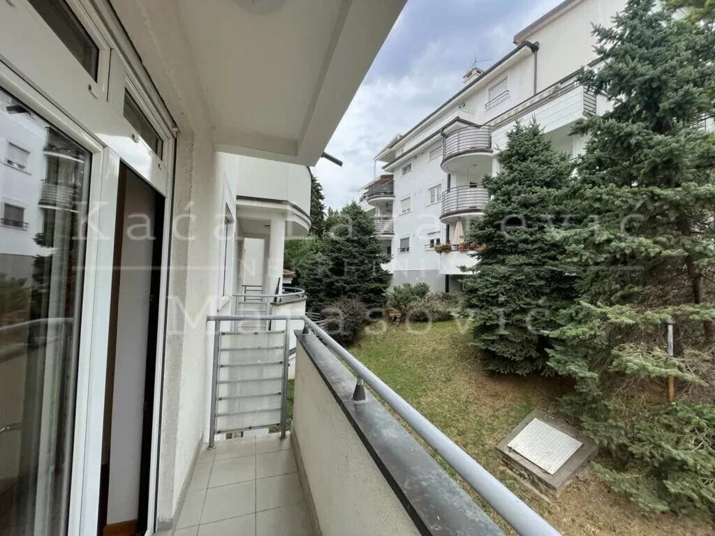 Izdavanje, trosoban stan, 126m², Savski Venac, Beograd