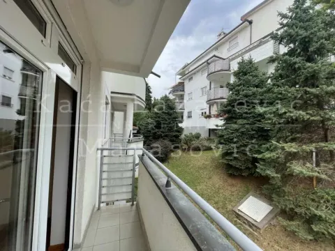 Izdavanje, trosoban stan, 126m², Savski Venac, Beograd - image 14