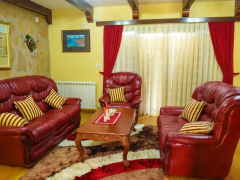 Prodaja, kuća, 200m², Žabljak, Crna Gora - image 2