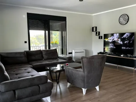 Izdavanje, kuća, 155m², Pričelje, Podgorica - image 3