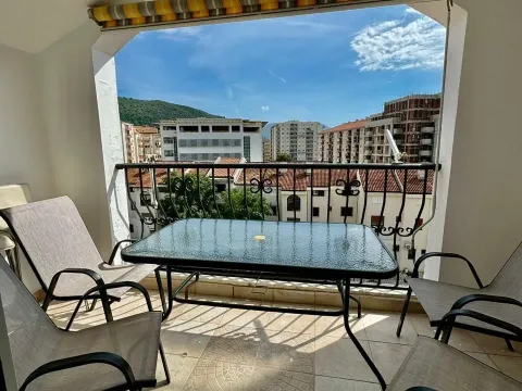 Izdavanje, dvosoban stan, 65m², Budva, Crna Gora - image 2
