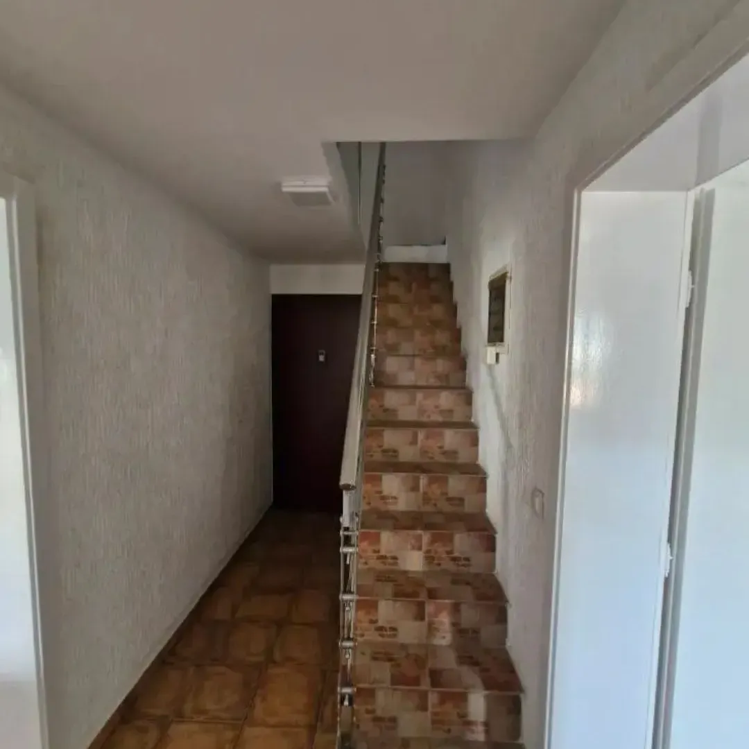Prodaja, trosoban stan, 76m², Sutomore, Bar