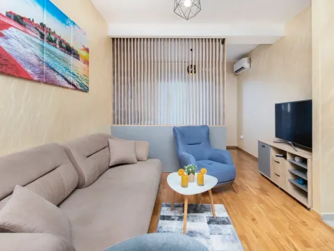 Sale, two bedroom apartment, 55m², Bečići, Budva - image 2